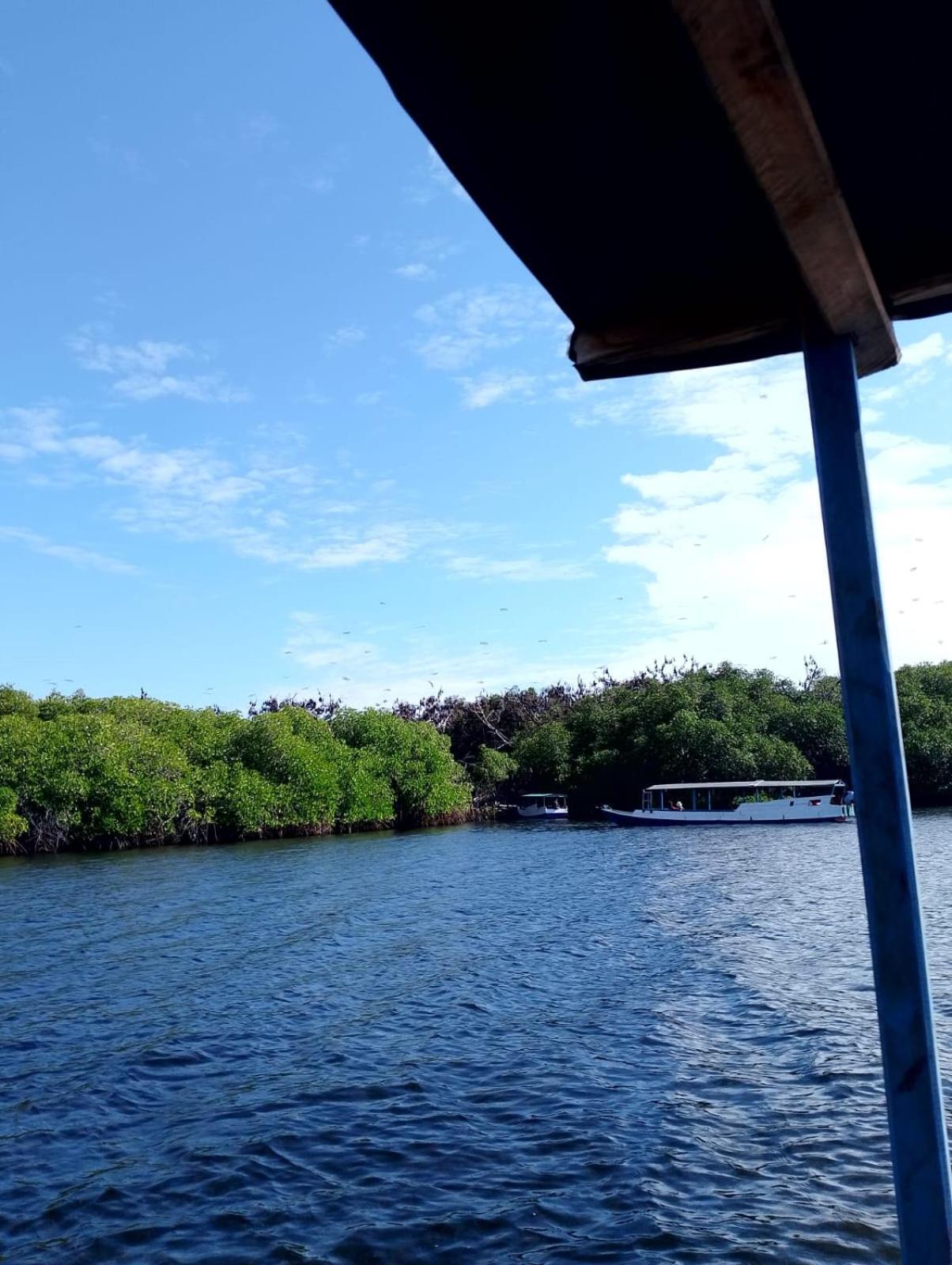 Riung Tiga Empat Tujuh Guesthouse Exteriér fotografie